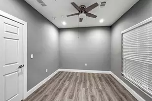 2402 Country Valley Rd, Garland, TX 75041 - Photo 29