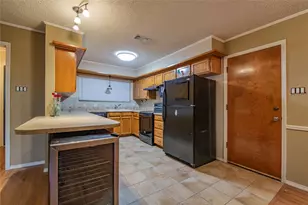 905 Martha Ln, Azle, TX 76020 - Photo 5