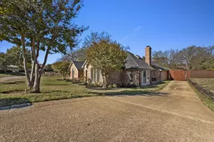 1821 Montauk Way, DeSoto, TX 75115 - Photo 3