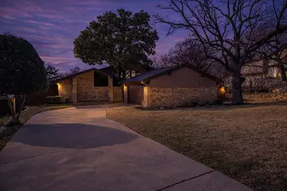 2102 Stonehill Court, Arlington, TX 76012 - Photo 5