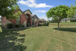 106 Hedges Cir, Weatherford, TX 76085 - Photo 3