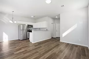 303 Eastland St, Cleburne, TX 76031 - Photo 17