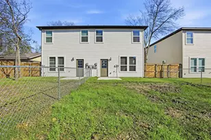 303 Eastland St, Cleburne, TX 76031 - Photo 25