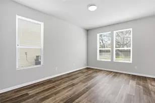 303 Eastland St, Cleburne, TX 76031 - Photo 15