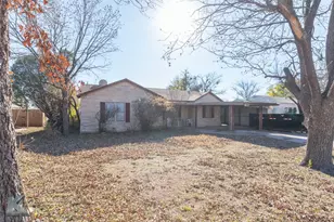 1306 Landon St, Stamford, TX 79553 - Photo 3
