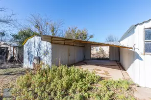 1306 Landon St, Stamford, TX 79553 - Photo 35