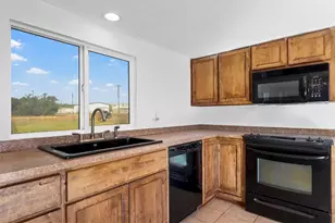 3209 Oak Hill Dr, Granbury, TX 76048 - Photo 7