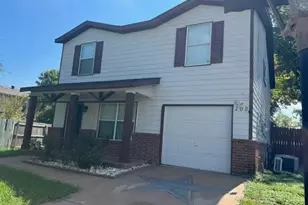 208 Billy Wickliffe Dr, Wilmer, TX 75172 - Photo 1