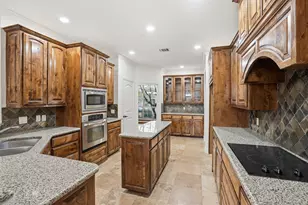 1104 Lynnwood Dr, Cleburne, TX 76033 - Photo 5