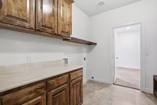 1104 Lynnwood Dr, Cleburne, TX 76033 - Photo 33