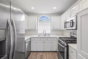 305 Virginia Ave, Waxahachie, TX 75165 - Photo 9