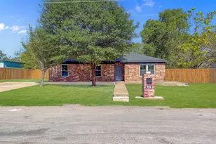 812 W 11th Ave, Corsicana, TX 75110 - Photo 1