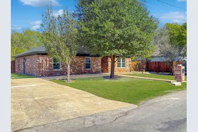 812 W 11th Avenue, Corsicana, TX 75110 - Photo 1
