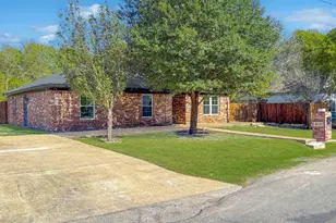 812 W 11th Ave, Corsicana, TX 75110 - Photo 1