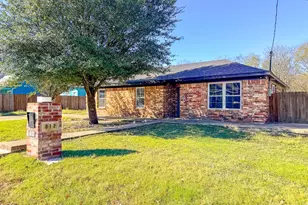 812 W 11th Ave, Corsicana, TX 75110 - Photo 1