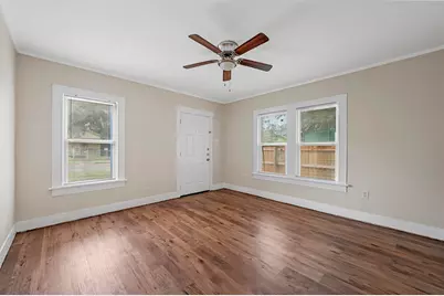 1016 E Arlington Avenue, Fort Worth, TX 76104 - Photo 5