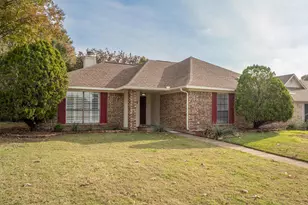 1601 Autumn Breeze Ln, Lewisville, TX 75077 - Photo 5