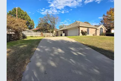 604 Valleyridge Court, Decatur, TX 76234 - Photo 3