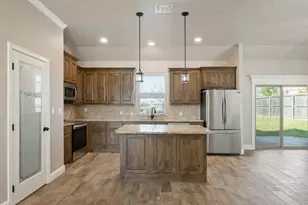 2306 Creek Dr, Granbury, TX 76048 - Photo 5