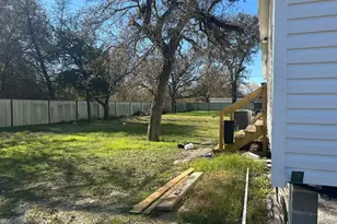 4405 Rocking K Dr, Bellmead, TX 76705 - Photo 3