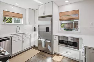 821 Peavy Rd, Dallas, TX 75218 - Photo 3