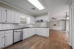 3900 Green Valley Dr, Waco, TX 76710 - Photo 7