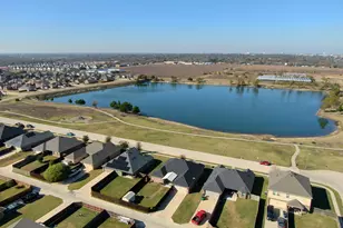 542 Meadowlake Dr, Waxahachie, TX 75165 - Photo 9