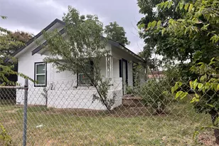 1466 E Myrtle St, Fort Worth, TX 76104 - Photo 19