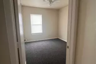 1466 E Myrtle St, Fort Worth, TX 76104 - Photo 13