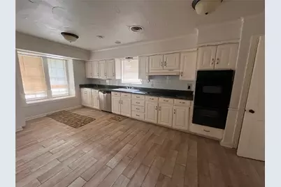 1104 E Robert Street, Fort Worth, TX 76104 - Photo 3