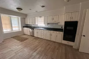 1104 E Robert St, Fort Worth, TX 76104 - Photo 3