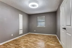 102 Hillside Dr W, Burleson, TX 76028 - Photo 19