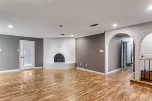 102 Hillside Dr W, Burleson, TX 76028 - Photo 7