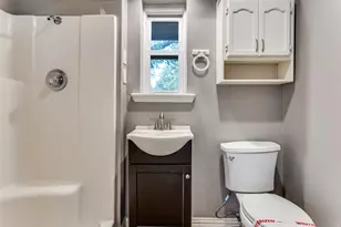 102 Hillside Dr W, Burleson, TX 76028 - Photo 23