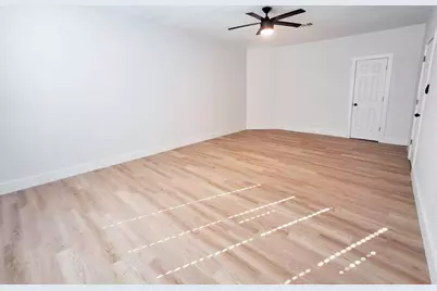 220 W Wardville Street, Cleburne, TX 76033 - Photo 29