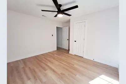 220 W Wardville Street, Cleburne, TX 76033 - Photo 19