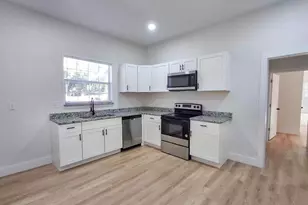 220 W Wardville St, Cleburne, TX 76033 - Photo 13