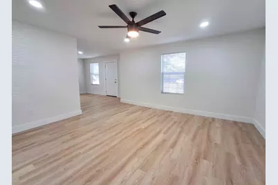 220 W Wardville Street, Cleburne, TX 76033 - Photo 7
