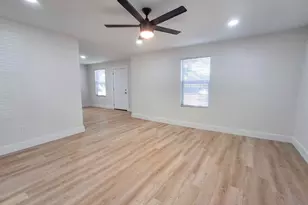 220 W Wardville St, Cleburne, TX 76033 - Photo 7