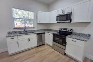 220 W Wardville St, Cleburne, TX 76033 - Photo 11