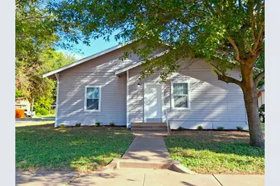 220 W Wardville Street, Cleburne, TX 76033 - Photo 1
