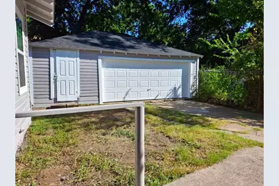 220 W Wardville Street, Cleburne, TX 76033 - Photo 35