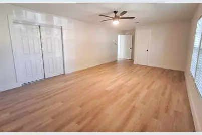 220 W Wardville Street, Cleburne, TX 76033 - Photo 15