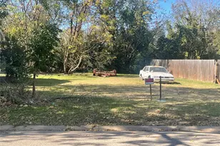 114 & 116 Flowers St, Waxahachie, TX 75165 - Photo 3