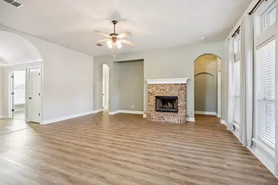 100 Lorient Drive, Mansfield, TX 76063 - Photo 9