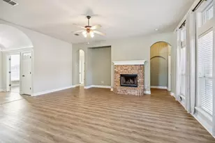 100 Lorient Dr, Mansfield, TX 76063 - Photo 9