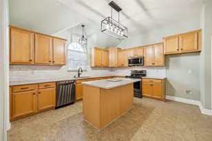 100 Lorient Dr, Mansfield, TX 76063 - Photo 11