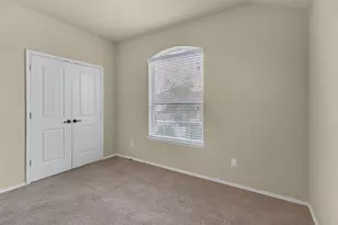 374 Coral Vine Ln, Burleson, TX 76028 - Photo 5