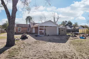 10609 Seagoville Rd, Dallas, TX 75217 - Photo 31