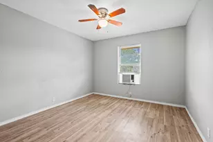 701 W Hull St, Denison, TX 75020 - Photo 9